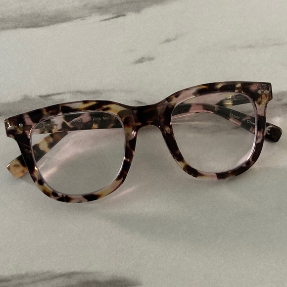 Tortoise Shell Pattern Glasses - Picture 3 of 16